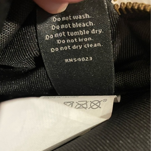 Banana Republic Black Crossbody Purse Handbag Bag Wallet Card Slots Minimalist - Picture 10 of 15